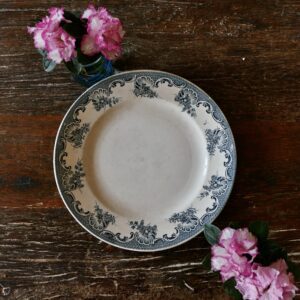 Plat rond en terre de fer